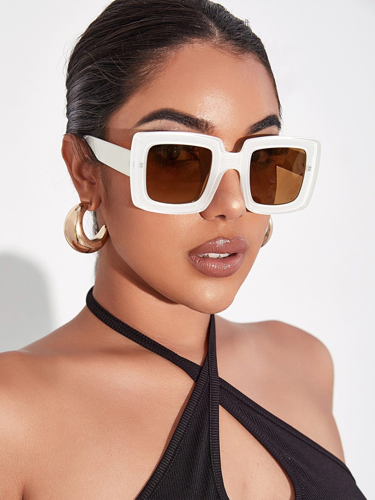 A Fashionista - Stunning Square Sunglasses in Black or Brown Lens