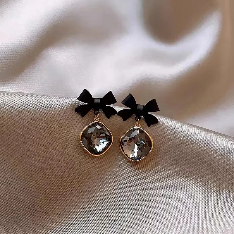 Fresh Cute Hook Drop Oil Flower Stud Crystal Earring